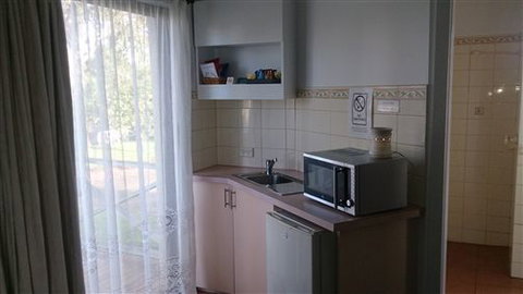 Budget On The Lake - Accommodation Nelson Bay 1