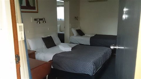 Budget On The Lake - Accommodation Nelson Bay 3