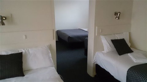 Budget On The Lake - Accommodation Nelson Bay 4