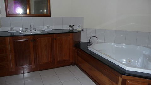 The Lodges - Accommodation Nelson Bay 7