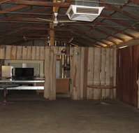 TreeTops Log Cabin - Accommodation Nelson Bay