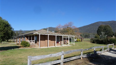 Sweetwater Stays Rural Retreat - Nelsons Bay Accommodation 6