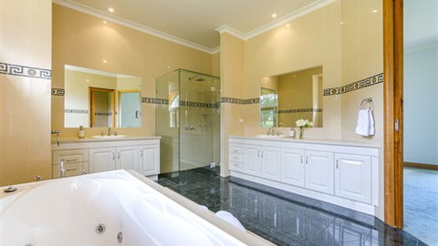 Tuscan Getaway - Accommodation Nelson Bay 5
