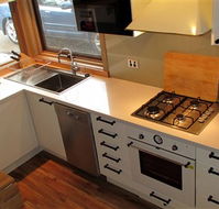Wallace's - Crystal Creek Chalet 1 - Accommodation Nelson Bay