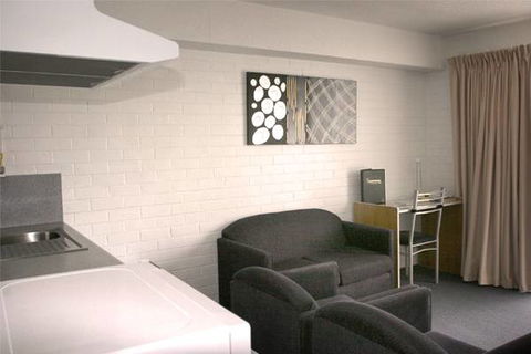 Adina Place Motel Apartments - Accommodation Nelson Bay 2