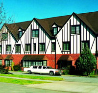 Albury Manor House - Accommodation Nelson Bay