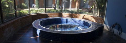 Crystal Fountain Motel - Accommodation Nelson Bay 2