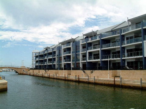 Dolphin Quay Apartment Hotel - Accommodation Nelson Bay 0