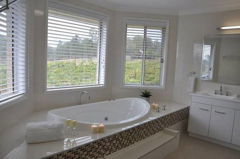 Ghost Riders Vineyard Lodge - Accommodation Nelson Bay 0