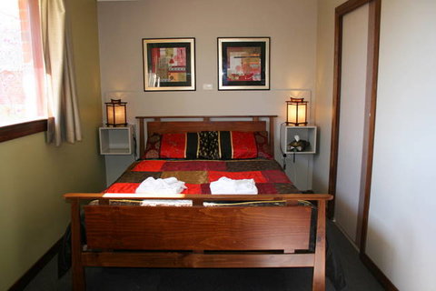 Golden Embers Apartments And B & B - Accommodation Nelson Bay 0
