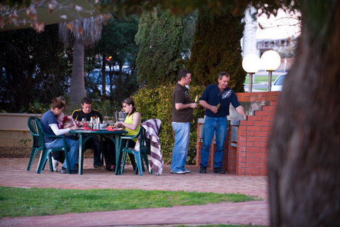 Loxton Hotel - Accommodation Nelson Bay 2