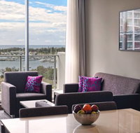 Meriton Serviced Apartments - Southport - Accommodation Nelson Bay