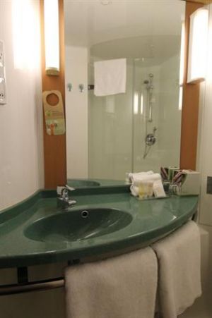 Ibis Newcastle - Accommodation Nelson Bay 1