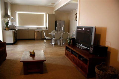 Saltbush Motor Inn - Accommodation Nelson Bay 2