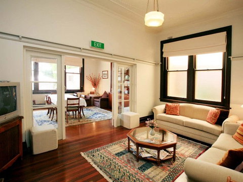 The Bank Guesthouse - Accommodation Nelson Bay 2