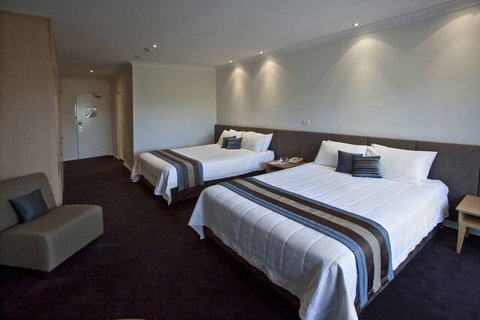 The Executive Inn, Newcastle - Accommodation Nelson Bay 0