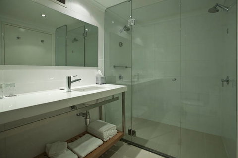 The Executive Inn, Newcastle - Accommodation Nelson Bay 1