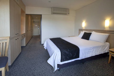 The Executive Inn, Newcastle - Accommodation Nelson Bay 8