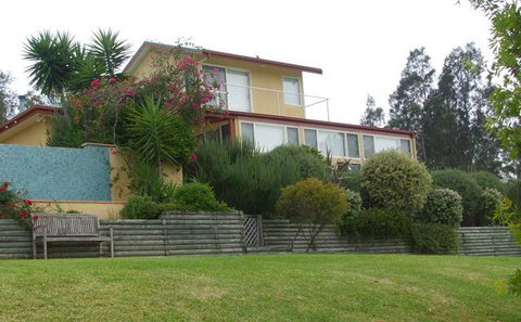 Whitby On Wallis Lakefront Holiday Cottage - Accommodation Nelson Bay 0