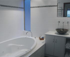 Karma Chalets And Karisma Spa - Accommodation Nelson Bay 2