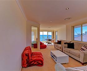 Luxury Waterfront House - Accommodation Nelson Bay 4