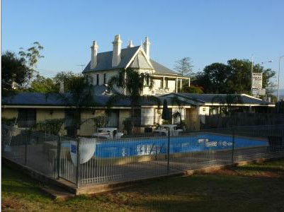 Airlie House Motor Inn - Accommodation Nelson Bay 0