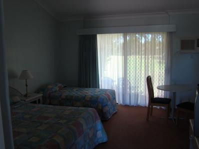 Airlie House Motor Inn - Accommodation Nelson Bay 2
