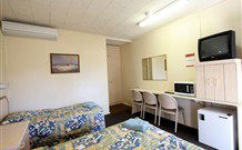 Wattle Tree Motel - Cootamundra - Accommodation Nelson Bay 0