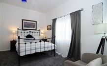 Bi J's - Accommodation Nelson Bay 2