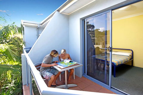Sydney, Collaroy Beachouse YHA - Accommodation Nelson Bay 3
