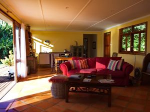 Alfie's - Accommodation Nelson Bay 3