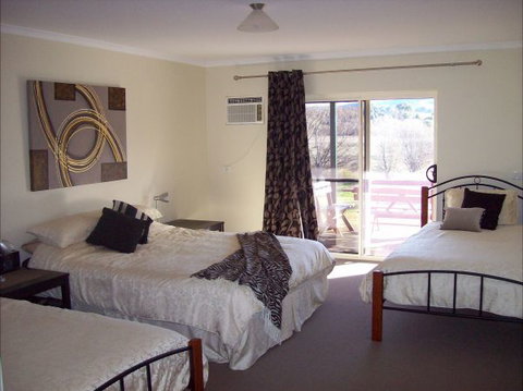 Colonial Inn Guest Rooms - Nelsons Bay Accommodation 2