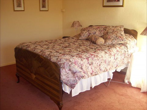 Colonial Inn Guest Rooms - Nelsons Bay Accommodation 4