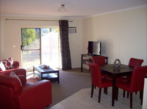 Colonial Inn Guest Rooms - Nelsons Bay Accommodation 5
