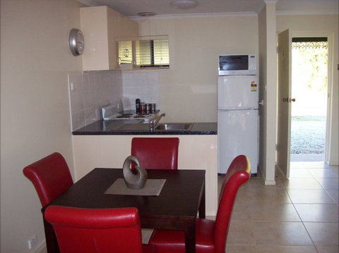 Colonial Inn Guest Rooms - Nelsons Bay Accommodation 7