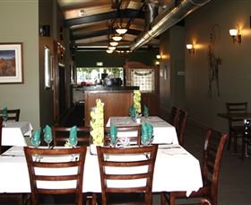 Dooleys Tavern And Motel Springsure - Accommodation Nelson Bay 2