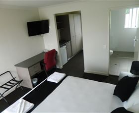 Dooleys Tavern And Motel Springsure - Accommodation Nelson Bay 0