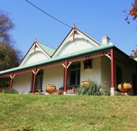 Ravenscroft and The Cottage - Accommodation Nelson Bay