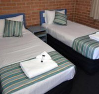 The Oaks Hotel Motel  - Accommodation Nelson Bay