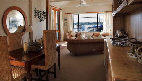 Boathouse - Birks Harbour - Accommodation Nelson Bay 4