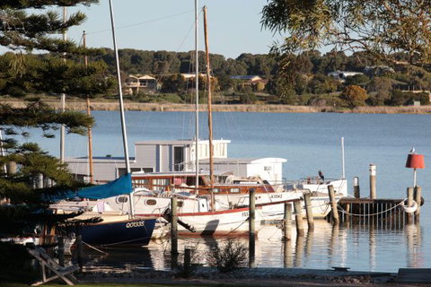 Boathouse - Birks Harbour - Accommodation Nelson Bay 5