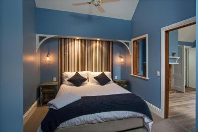 Oak Tree Lodge - Accommodation Nelson Bay 0