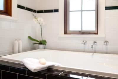 Oak Tree Lodge - Accommodation Nelson Bay 3