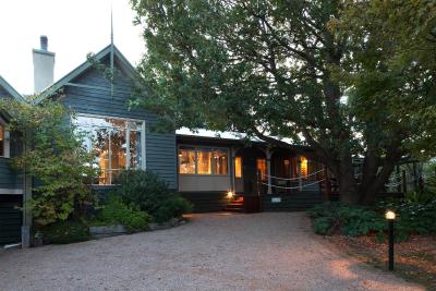 Oak Tree Lodge - Accommodation Nelson Bay 7