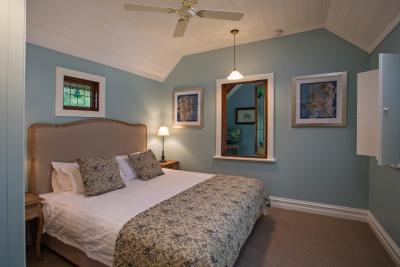 Oak Tree Lodge - Accommodation Nelson Bay 11