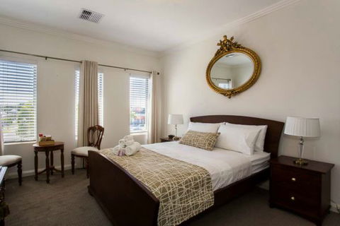 Lakeside Retreat - Accommodation Nelson Bay 0
