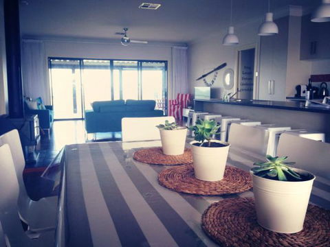 Vintage Oar Holiday House - Accommodation Nelson Bay 1