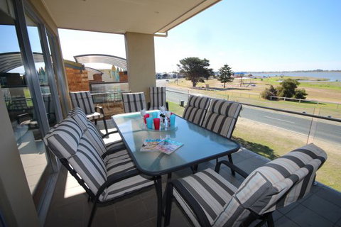 LJ Hooker Goolwa Holiday Rentals - 42 Underwood Avenue, Goolwa Beach - Accommodation Nelson Bay 1