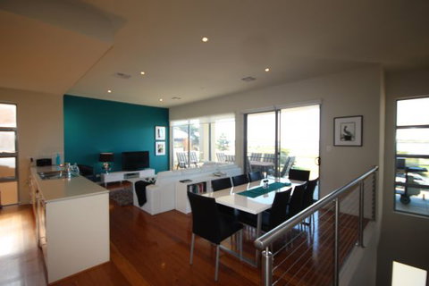 LJ Hooker Goolwa Holiday Rentals - 42 Underwood Avenue, Goolwa Beach - Accommodation Nelson Bay 2