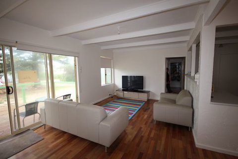 LJ Hooker Goolwa Holiday Rentals - 42 Underwood Avenue, Goolwa Beach - Accommodation Nelson Bay 12